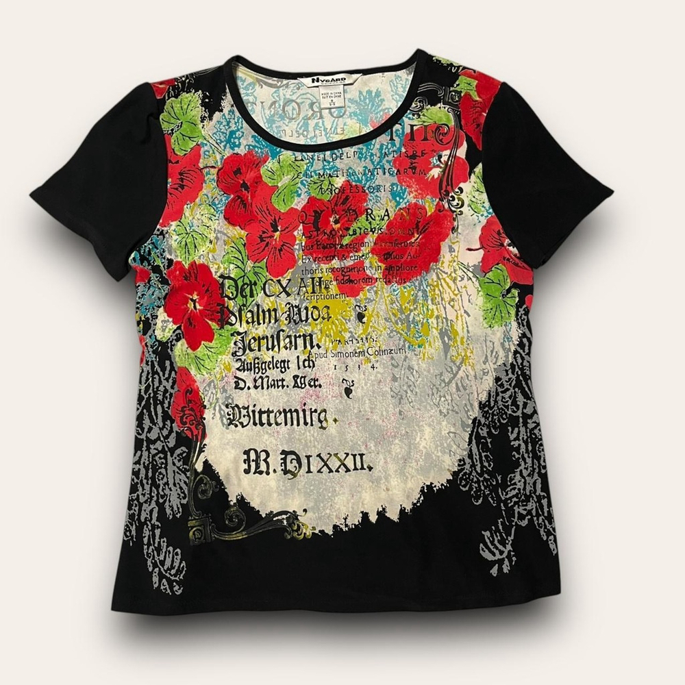 ⭐️ 4 for $20 ⭐️ Y2K Floral Graphic Top Baby Tee Nygard Size Small Romantic Fairy